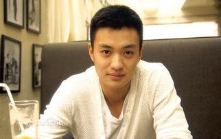 海岩个人资料,从影视编剧到商业巨头，揭秘他的传奇人生