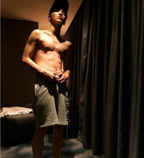 腹肌 明星,健身塑形背后的明星故事